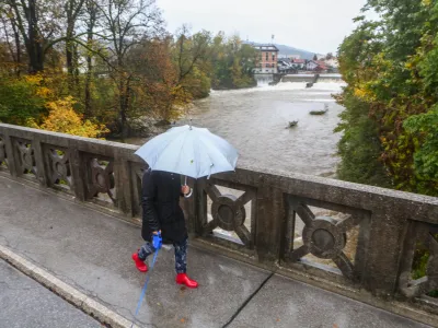 - 14.10.2015 - Fužine v Ljubljani - Fužinski most - narasla reka Ljubljanica - močno deževje - obilne padavine ifoto: Bojan Velikonja