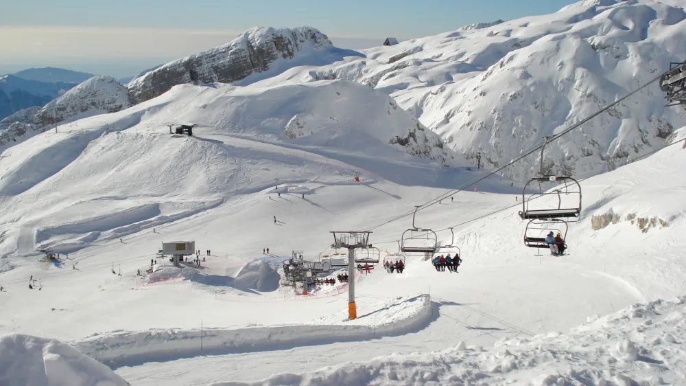 Kanin Sella Nevea, pogled na slovensko stran, smuči&scaron;če, zima
