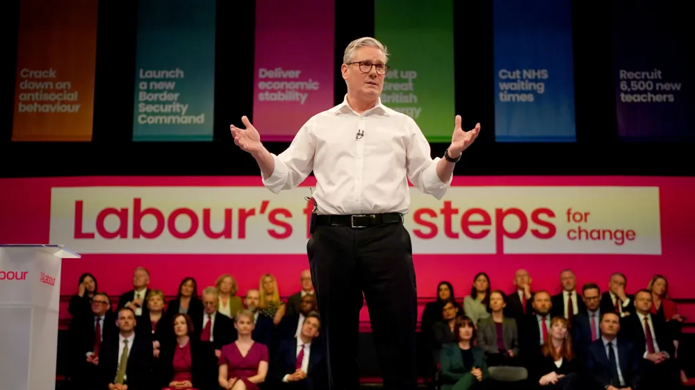 16 May 2024, United Kingdom, Essex: UK&nbsp;Labour Party leader Keir Starmer speaks during his visit to the Backstage Centre in Purfleet for the launch of Labour's doorstep offer to voters ahead of the general election. Photo: Victoria Jones/PA Wire/dpa