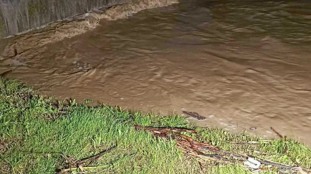 Narasla voda je zalivala dvori&scaron;ča. Foto: PGD Kristan Vrh