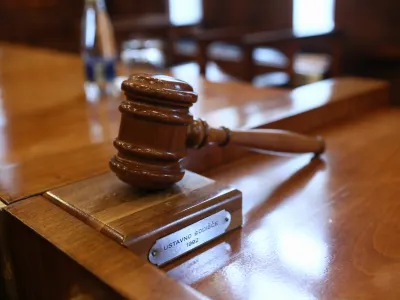 simbolična fotografija - - sodi&scaron;če - pravosodje - pravo - pravičnost - pravica - pravni sistem - tožilstvo - sodna oblast - sodi&scaron;ča - sodno kladivo - - 13.12.2018 - Ustavno sodi&scaron;če RS - ustna razglasitev odločitve Ustavnega sodi&scaron;ča v postopku za oceno ustavnosti 4. člena Zakona o določitvi volilnih enot za volitve poslancev v Državni zbor in členov Zakona o volitvah v Državni zbor.//FOTO: Luka Cjuha