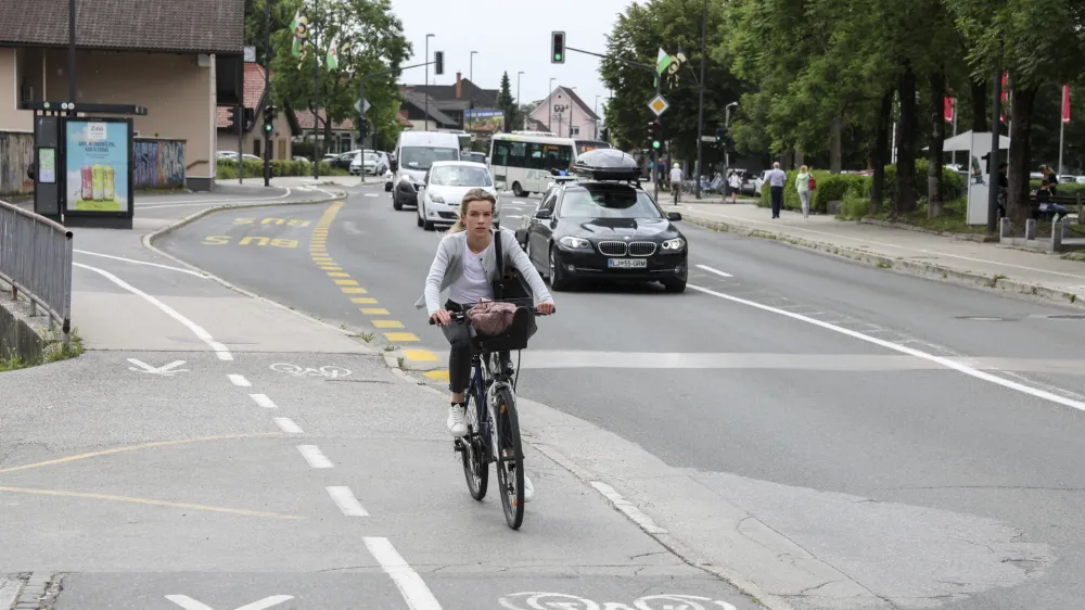- 20.05.2024 - kolesarska steza na Dunajski cesti v Črnučah //FOTO: Jaka Gasar