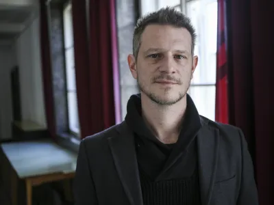 Tibor Mihelič Syed je dobil podporo 30 od 45 mestnih svetnikov, proti pa je glasovalo sedem svetnikov.