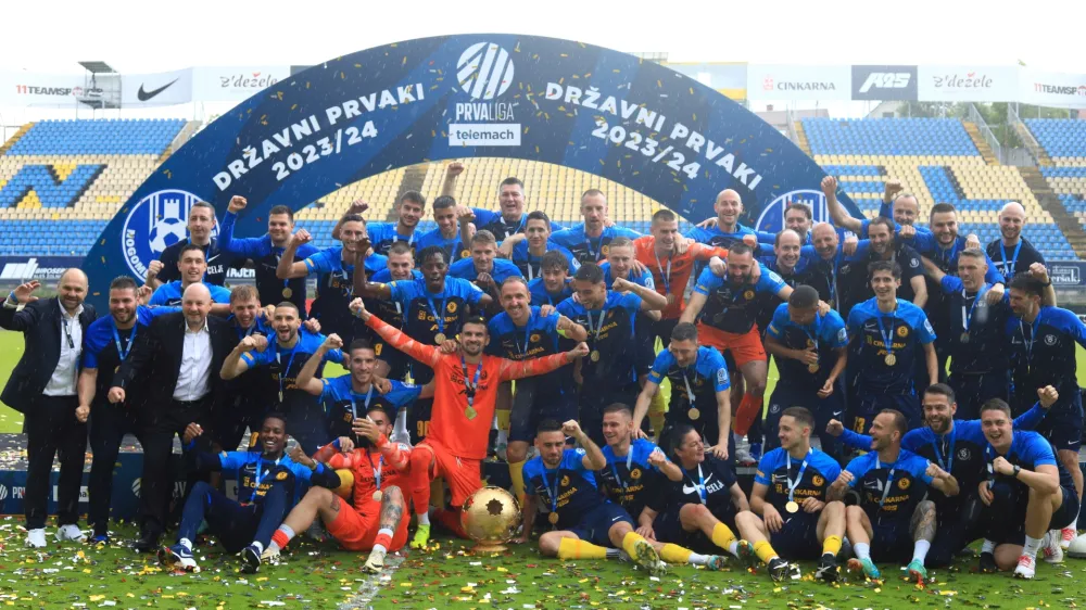 Nogometa&scaron;i Celja so bili na prvem mestu skoraj vso sezono in so se zasluženo veselili naslova državnih prvakov. 