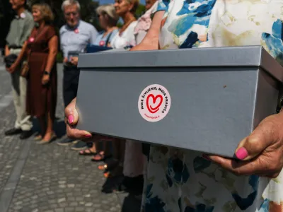 - 17.07.2023 - avtorji zakona o pomoči pri prostovoljnem končanju življenja so oddali zbrane podpise volivcev in volivk v zakonodajni postopek; - predlog zakona o dolgotrajni oskrbi,- Evtanazija //FOTO: Bojan Velikonja