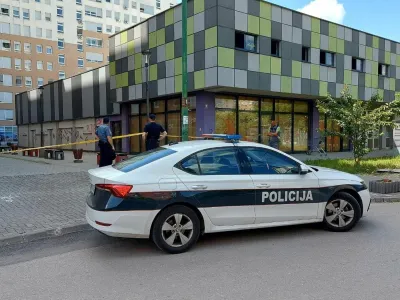 Mo&scaron;ki naj bi v Tuzli najprej umoril svojo ženo in mala otroka, nato pa skočil s 14. nadstropja bloka. 