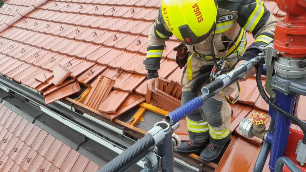 Močno neurje v kraju Zdole v mestni občini Kr&scaron;ko.