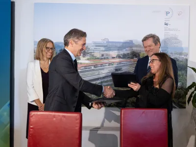 Koper, Univerza na Primorskem.Podpis pisma o nameri za razvoj in izvajanje enovitega magistrskega studijskega programa Medicina na Univerzi na Primorskem.Predsednik vlade Robert Golob in rektorica Univerze na Primorskem Klavdija Kutnar.