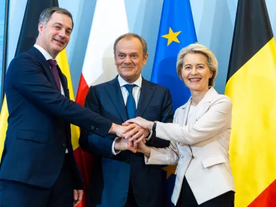 Preboj za Poljsko se je zgodil v času belgijskega predsedstva, ki se izteče čez dober mesec dni. Premier Tusk je predsednici komisije Ursuli von der Leyen in belgijskemu premierju Alexandru De Crooju hitro zagotovil, da želi vrniti vladavino prava v svojo državo. Foto: Reuters