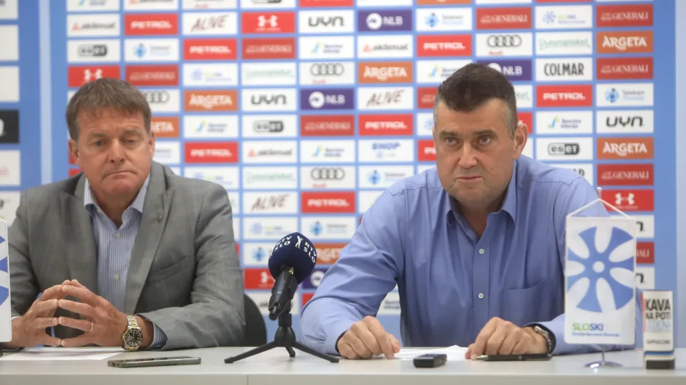 -Matjaž &Scaron;arabon, vodja panoge za alpsko smučanje pri SZS.- Jenez Bijol, predsednik panoge za alpsko smučanje pri SZS.- 23.05.2024. - Novinarska konferenca predsednika panoge za alpsko smučanje Janeza Bijola in vodje panoge Matjaža &Scaron;arabona. Predstavila sta sklepe seje odbora panoge in sestave reprezentanc v alpskem smučanju za novo sezono. //FOTO: Bojan Velikonja