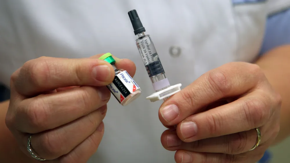 Cepivo Priorix proti o&scaron;picam- o&scaron;pice- 10.01.2018 &ndash; Nacionalni in&scaron;titut za javno zdravje &ndash; NIJZ, Zalo&scaron;ka cesta 29 v Ljubljani //FOTO: Tomaž Skale