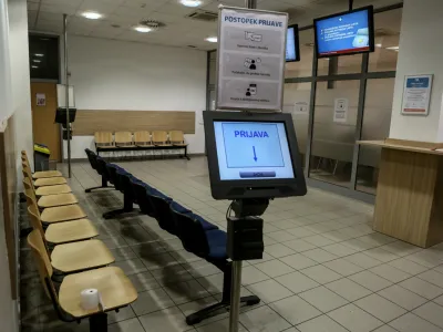 protest zaposlenih na Upravni enoti UE Ljubljana, Tobačna,- 24.01.2018 &ndash; stavka sindikatov javnega sektorja pod geslom Vrnite nam odvzeto!, - protest zaradi prenizkih osebnih dohodkov &ndash; stavkovne aktivnosti so potekale v državni upravi, vzgoji in izobraževanju, zdravstvu, kulturi, sociali in na Radioteleviziji Slovenija, - demonstracije - protestni shod &ndash; javni sektor - sindikati -   //FOTO: Luka Cjuha.