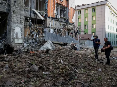 Police work at a site of a Russian air strike, amid Russia's attack on Ukraine, in Kharkiv, Ukraine May 25, 2024. REUTERS/Sofiia Gatilova