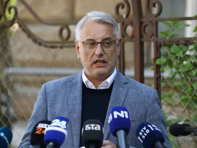 12.04.2024 - Minister za gospodarstvo, turizem in &scaron;port Matjaž Han bo danes ob 14. uri na križi&scaron;ču Resljeve in Čufarjeve za stavbo RTV Slovenija dal izjavo za medije glede kandidature za predsednika stranke SD na sobotnem volilnem kongresuFoto: Luka Cjuha