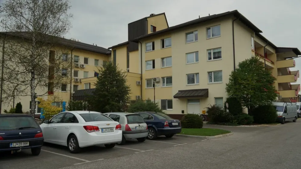 Občina Kočevje potrebe prebivalstva glede vključenosti v storitev pomoč na domu spremlja s pomočjo koncesionarja, ki storitev izvaja.&nbsp;