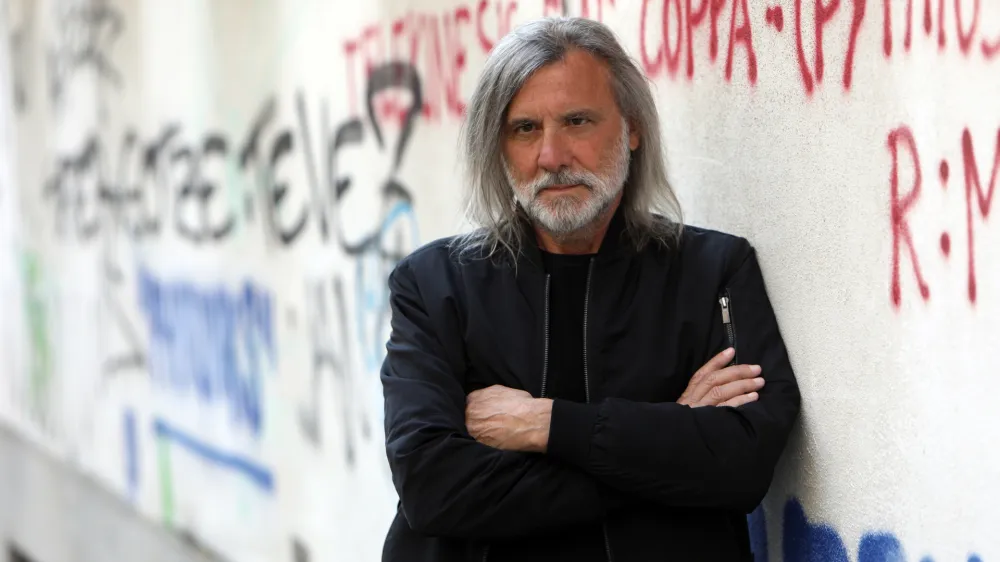 - 02.06.2021 &ndash; Aldo Kumar, skladatelj &ndash; izredni profesor na Akademiji za gledali&scaron;če, radio, film in televizijo v Ljubljani, prejemnik 28. Kozinove nagrade 2021, ki jo podeljuje Dru&scaron;tvo slovenskih skladateljev (DSS) //FOTO: Tomaž Skale