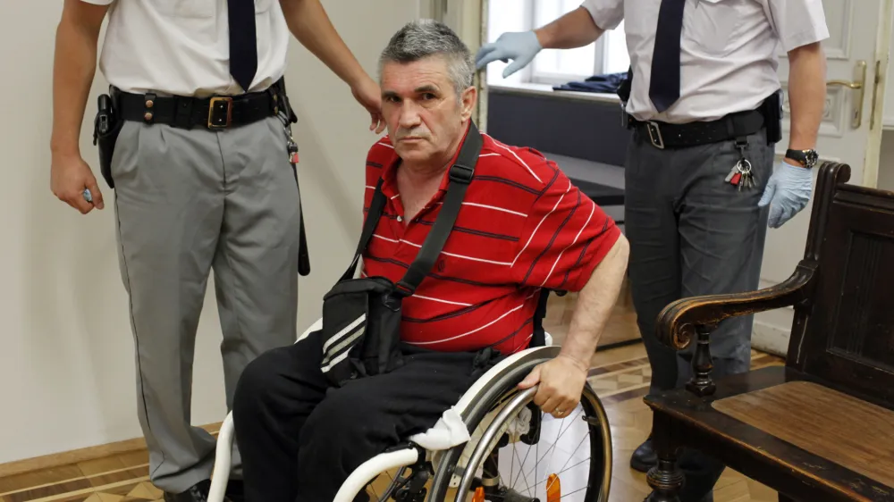 Ejub Pu&scaron;kar je bil zaradi zlorabe prostitucije za zapahi slaba &scaron;tiri leta. &nbsp;