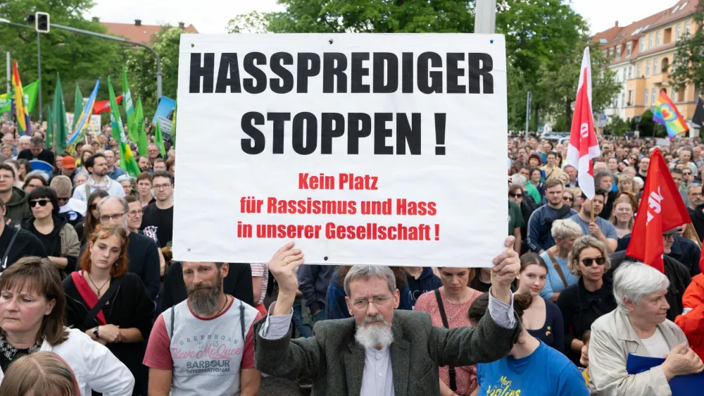 05 May 2024, Dresden: People take part in a solidarity rally in Dresden, following the attack on SPD MEP Matthias Ecke. Ecke was attacked and seriously injured while putting up posters in the Striesen district of Dresden. Photo: Sebastian Kahnert/dpa