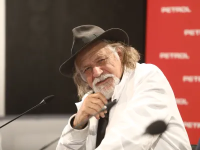 glasbenik Rade &Scaron;erbedžija04.06.2024 - novinarska konferenca Ljubljana Festivala, na kateri bodo sodelovali direktor in umetni&scaron;ki vodja Darko Brlek, dirigent in vodja projektov Glasbene produkcije RTV Slovenija Patrik Greblo, dirigent, umetni&scaron;ki in glasbeni direktor SNG Opere Maribor Simon Krečič ter igralec, režiser in glasbenik Rade &Scaron;erbedžijaFOTO: Luka Cjuha