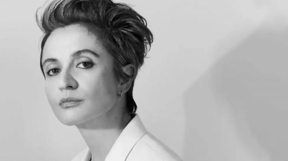 Modna hi&scaron;a Calvin Klein bo obudila sestrsko modno linijo Calvin Klein Collection, ki jo vodi italijanska oblikovalka Veronica Leoni. 