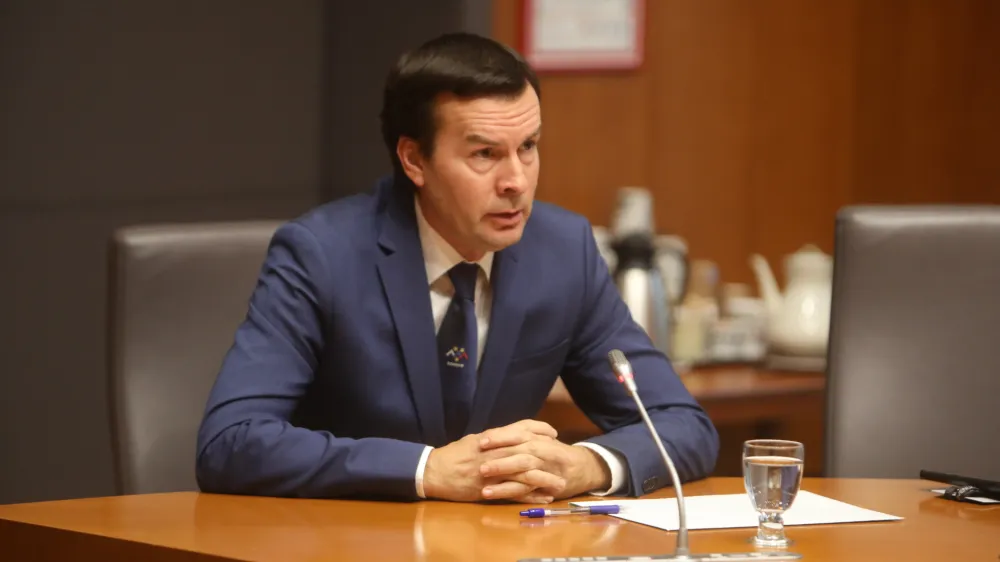 Uro&scaron; Urbanija, nekdanji direktor vladnega urada za komuniciranje - 15.11.2023 - preiskovalna komisija DZ, ki preiskuje sume nezakonitega financiranja političnih strank - delno zaprta seja - zasli&scaron;ali nekdanjega direktorja vladnega urada za komuniciranje Uro&scaron;a Urbanijo in se dogovorili o delu; //FOTO: Bojan Velikonja