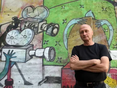 Blaž Lukan, selektor Bor&scaron;tnikovega srečanja, je &raquo;ob ogledovanju predstav v njih iskal predvsem to, da besedil ne uprizarjajo več samo kot besedil, temveč v njih i&scaron;čejo tudi nekaj času ustreznega&laquo;.&nbsp;