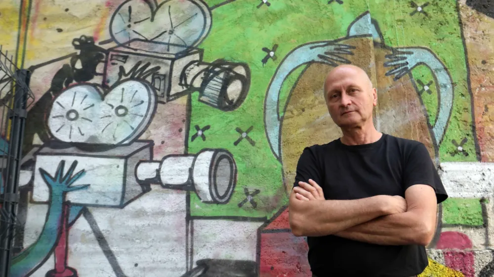 Blaž Lukan, selektor Bor&scaron;tnikovega srečanja, je &raquo;ob ogledovanju predstav v njih iskal predvsem to, da besedil ne uprizarjajo več samo kot besedil, temveč v njih i&scaron;čejo tudi nekaj času ustreznega&laquo;.&nbsp;