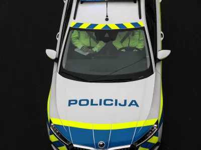 - simbolična fotografija - policija - policijski avto - 23.10.2022 &ndash; 26. Ljubljanski maraton 2022 - največji teka&scaron;ki dogodek v Sloveniji - //FOTO: Luka Cjuha