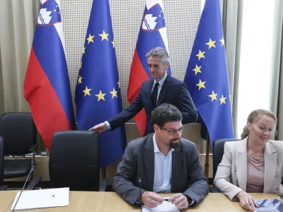 predsednik vlade dr. Robert Golob, predsedujoči ESS Jakob Počivav&scaron;ek, vodja Konfederacije sindikatov Slovenije Pergam- 04.07.2023 - Ekonomsko-socialni svet - izredna seja ESS - razprava o vodenju socialnega dialoga. //FOTO: Jaka Gasar