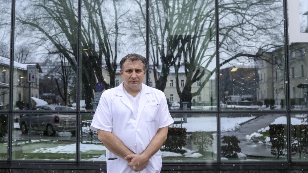 - 19.01.2023 - Dr. Erik Brecelj, kirurg onkolog in zdravstveni aktivist - borec proti korupciji v zdravstvu, vodja novega Strate&scaron;kega sveta za zdravstvo //FOTO: Jaka Gasar