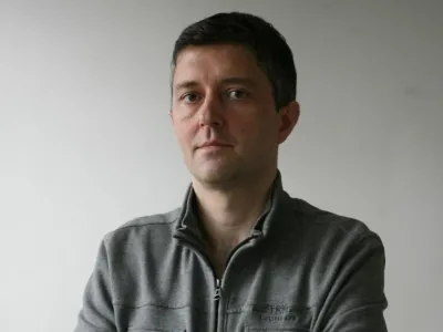 Uro&scaron; emrov, komentator - port- Dnevnik 2016 - portreti za komentarje in kolumne - komentatorji - novinarji - //FOTO: Toma Skale