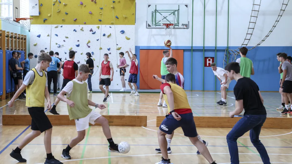 - 11.06.2024 - &scaron;portna vadba na Srednji &scaron;oli tehni&scaron;kih strok &Scaron;i&scaron;ka //FOTO: Jaka Gasar