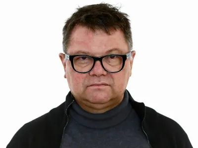 Miha &Scaron;tamcar- Redakcija Dnevnik 2024 - portreti za komentarje in kolumne - kolumnisti - komentatorji &ndash; novinarji - portret //FOTO: Luka Cjuha