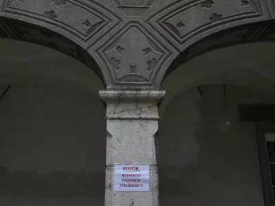 - 16.04.2024 - Po&scaron;kodovana fasada, Križanke.FOTO: Nik Erik Neubauer