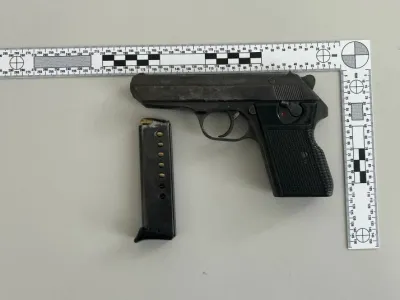 Zasežena pi&scaron;tola 