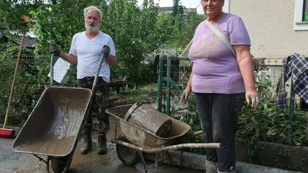 Poplave 2023, či&scaron;čenje po poplavah, uničeno pohi&scaron;tvo; &Scaron;kofja Loka / Foto: Nata&scaron;a Bucik Ozebek