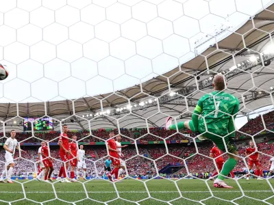 Trenutek na tekmi prvega kroga skupine C proti Danski v Stuttgartu, ki je najbolj razveselil slovenske navijače &ndash; izenačenje na 1:1 v 77. minuti.&nbsp;