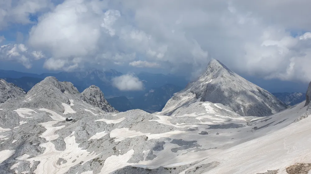 Re&scaron;evanje v gorah s policijskim helikopterjem