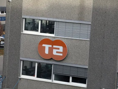 - Poslovni center T-2, d.o.o. telekomunikacijska družba - poslovalnica v Ljubljani, stavba T2 //FOTO: Luka Cjuha