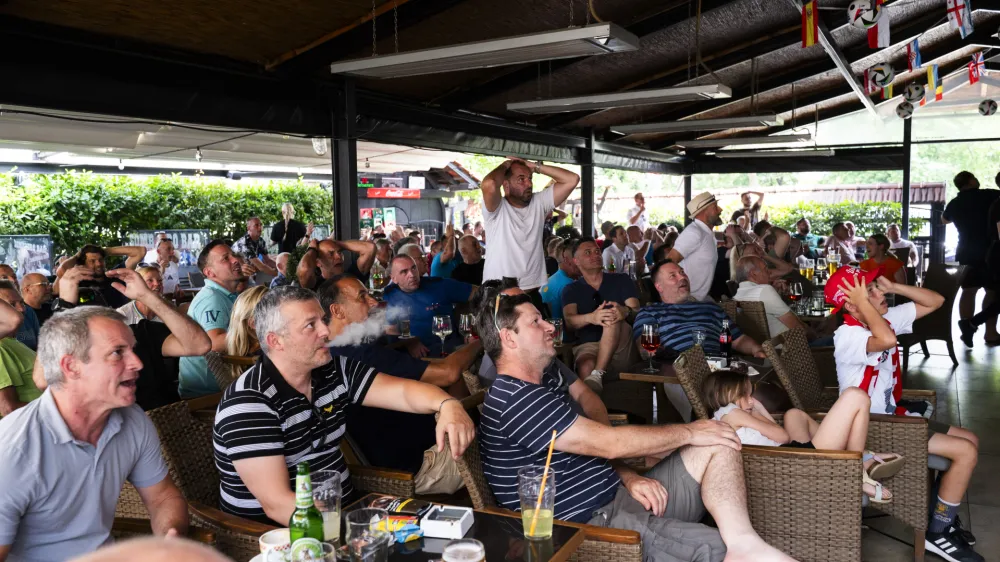 Trenutek, ko je El&scaron;nik zadel vratnico.