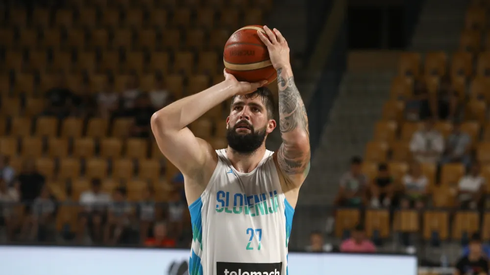 Žiga Dimec- 06.08.2022 &ndash; ko&scaron;arka &ndash; Slovenija: Črna gora, pripravljalna prijateljska tekma gora pred začetkom EP v Nemčiji. //FOTO: Luka Cjuha