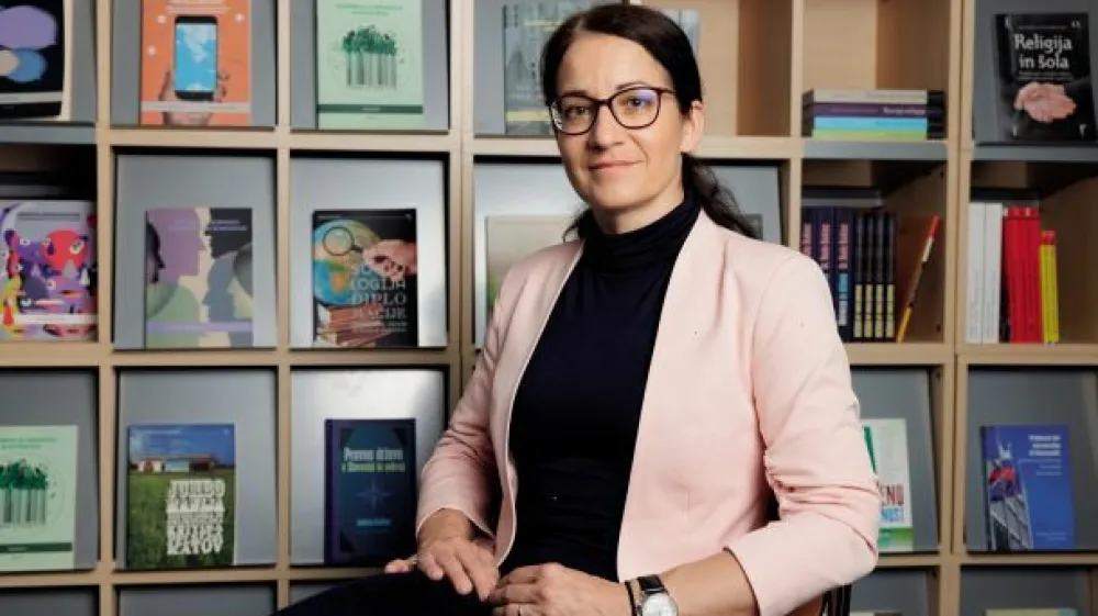 Portret, Sabina LangeSabina Lange je znanstvena sodelavka na Centru za mednarodne odnose, na Fakulteti za družbene vede