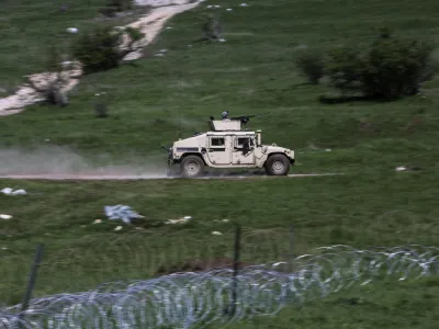 ameri&scaron;ki voja&scaron;ki oklepnik LKOV 4x4 Hummer - transport pehotnih enot- 06.05.2014 - Osrednje vadi&scaron;če SV Postojna Poček - Slovenska vojska - mednarodna voja&scaron;ka vaja Rock Proof 2 - skupno usposabljanje 1. brigade Slovenske vojske in 173. zračno-desantne brigade oboroženih sil Združenih držav Amerike (ZDA)      //FOTO: Jaka Gasar