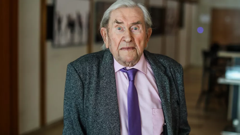 - 13.04.2022 &ndash; Jurij Souček, dramski igralec, režiser in sinhronizator risank ob 93. letu starosti, prejemnik naziva častni me&scaron;čan glavnega mesta Ljubljana leta 2022, //FOTO: Bojan Velikonja