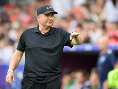 Nemcija, Stuttgart.Tekma evropskega nogometnega prvenstva med Slovenijo in Dansko.Slovenski selektor Matjaz Kek.