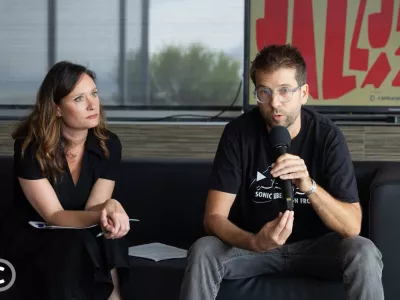 Tina Le&scaron;ničar je letos postala nova vodja programa jazza in glasb sveta v Cankarjevem domu, s tem pa je prevzela tudi kuriranje Jazz festivala Ljubljana. Pri tem ji pomaga Borja Močnik, ki je bil sokurator festivala že lani, &scaron;e ob prej&scaron;njem vodji Bogdanu Benigarju. F 