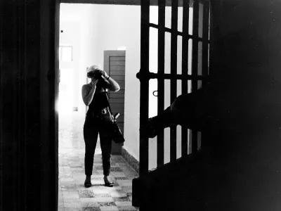 zapor Goli otok, junija 1988 turistična agencija 2 turist prvič javno povabi novinarje na Goli otok re&scaron;etke------5k