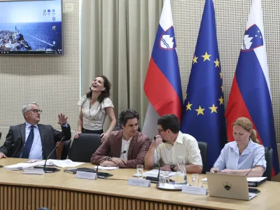 Matjaž Han, Luka Mesec, Jakob Počivav&scaron;ek, Natalija Berlec- 07.07.2023 - Ekonomsko-socialni svet (ESS) - seja na kateri so med drugim obravnavali spremembe in dopolnitve pokojninskega načrta poklicnega zavarovanja, informacijo o izvajanju aktivnosti načrta za okrevanje in odpornost ter pravilnik o zagotavljanju varnosti in zdravja pri ročnem premikanju bremenFOTO: Jaka Gasar