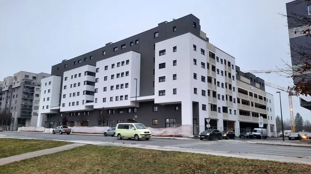 - 14.12.2023 - Stanovanjska soseska ob &Scaron;martinski cesti, ki jo gradi družba Koss. 88 stanovanj bo kupil Javni stanovanjski sklad Mestne občine Ljubljana//FOTO: Luka Cjuha
