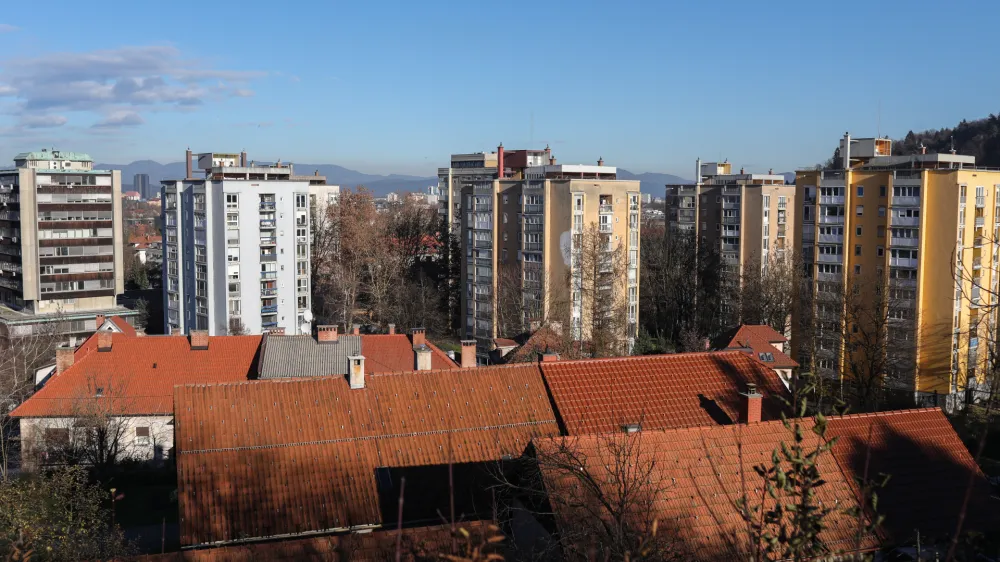 - Hudovernikova ulica 4 in 6 - stanovanjski blok &ndash; stolpnica - 04.12.2018 - Potresna ogroženost nearmiranih stolpnic v Ljubljani - //FOTO: Jaka Gasar